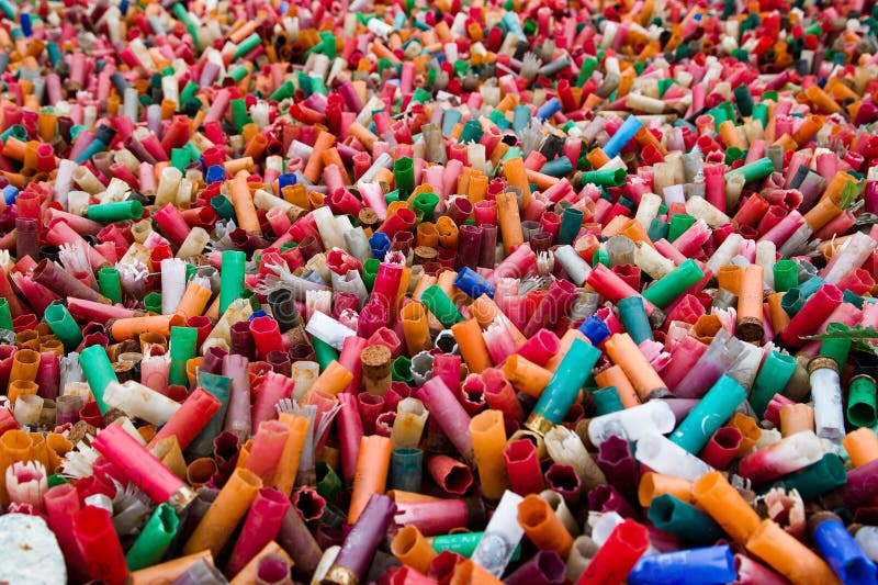 empty-fired-shotgun-shells-26538054.jpg